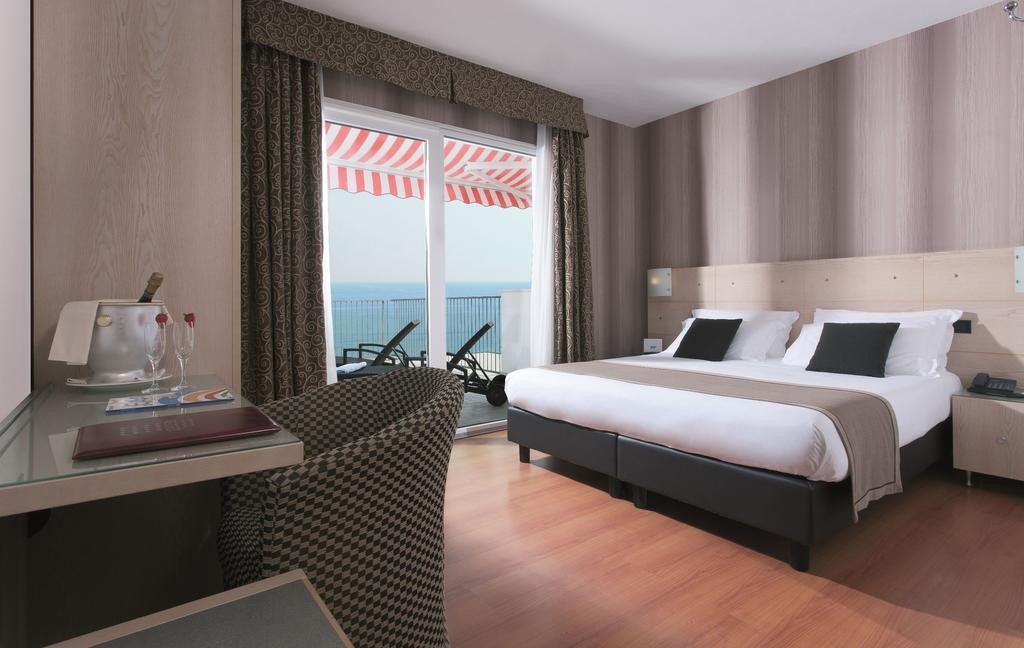 Victoria Frontemare Beach & Spa Hotel Jesolo Exteriör bild