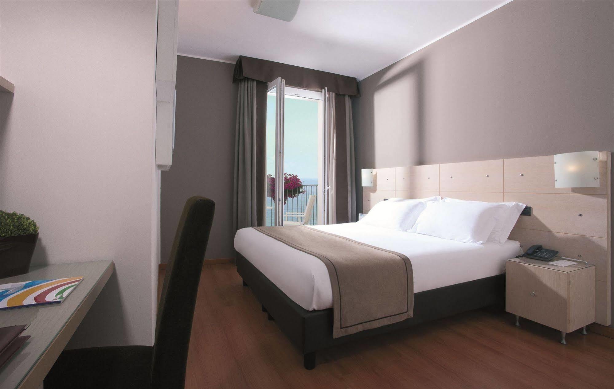 Victoria Frontemare Beach & Spa Hotel Jesolo Exteriör bild