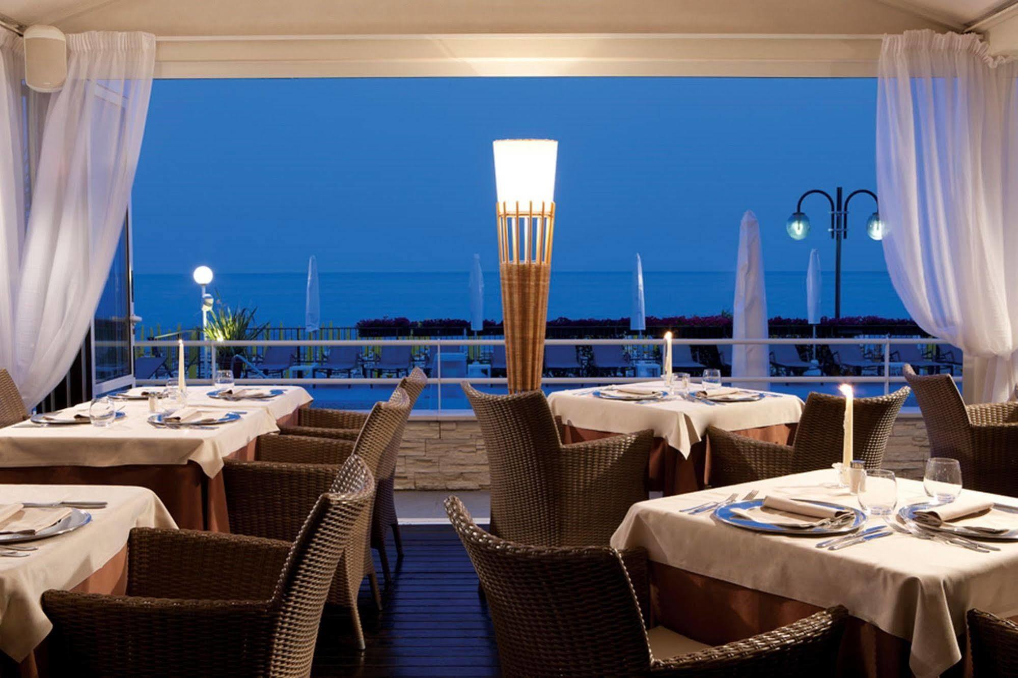Victoria Frontemare Beach & Spa Hotel Jesolo Exteriör bild